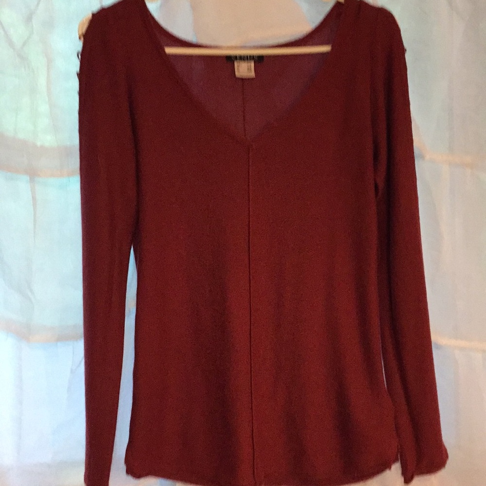 Ladder sleeved shirt